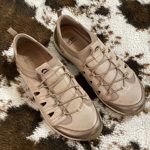 Earth Kara Goodall Sneakers Size 8